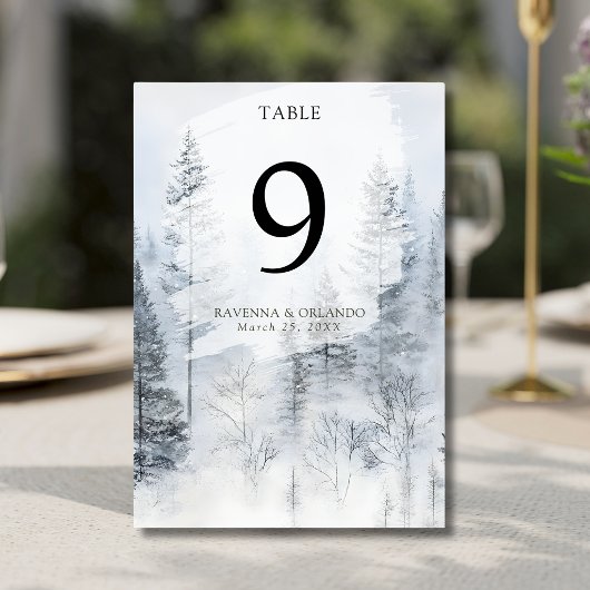 Numéro De Table Mariage Forêt de Pins enneigée Brouillard hivernal