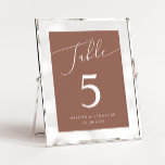 Numéro De Table Mariage minimal en terre cuite<br><div class="desc">Numéro de table de mariage minimal et élégant avec texte de script moderne qui dit "Table" en haut sur un arrière - plan en terre cuite.</div>