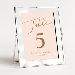 Numéro De Table Mariage minimal rose pâle<br><div class="desc">Numéro de table de mariage minimal et élégant avec texte de script moderne qui dit "Table" en haut sur un arrière - plan rose vif.</div>
