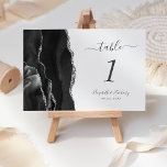 Numéro De Table Mariage moderne Black Silver Agate<br><div class="desc">Le bord gauche de cette élégante carte de numéro de table mariage moderne comporte une bordure en aquarelle noire,  ornée d'une parties scintillant en faux argent. Le texte personnalisable combine écriture manuscrite gris fusain,  et polices italique et cuivre sur un arrière - plan blanc.</div>