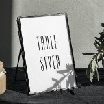 Numéro De Table Mariage moderne minimaliste noir et blanc<br><div class="desc">Numéro de table de mariage de typographie minimaliste simple et noir et blanc. Convient pour l'anniversaire,  l'anniversaire et toute autre fête.</div>