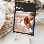 Numéro De Table Mariage Voyage Destination Photo & Nom<br><div class="desc">Ajoutez une touche de finition spéciale à vos tables de réception de mariage avec ces cartes de numéro de table photo personnalisées. Nommez chaque table après une destination de voyage mémorable et ajoutez une photo et le nom de destination à ces détenteurs uniques de cartes. Votre photo est alignée en...</div>