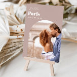 Numéro De Table Mariage Voyage Destination Photo & Nom<br><div class="desc">Ajoutez une touche de finition spéciale à vos tables de réception de mariage avec ces cartes de numéro de table photo personnalisées. Nommez chaque table après une destination de voyage mémorable et ajoutez une photo et le nom de destination à ces détenteurs uniques de cartes. Votre photo est alignée en...</div>