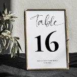 Numéro de table minimaliste de script noir et blan<br><div class="desc">Terminez votre décor privé ou d'évènements d'affaires avec cet élégant panneau de numéro de table de calligraphie. Cette simple carte de numéros de table en noir et blanc comporte un grand nombre dans la police de caractères du milieu et élégant sur le dessus, idéal à utiliser pour votre événement d'entreprise,...</div>