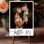 Numéro De Table Moderne Élégant Calligraphie Script Mariage photo<br><div class="desc">Script de calligraphie élégant moderne Mariage photo Numéro de tableau</div>