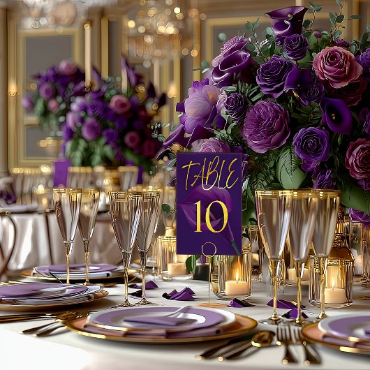 Numéro de table moderne et élégant avec lys calla
