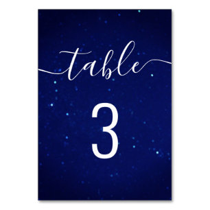 Numéro De Table Nuit bleu marine étoilée de mariage. Calligraphie