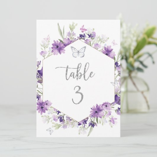 Numéro de table papillon argenté à fleurs violette (Debout devant)