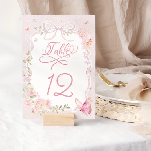 Numéro de table papillon rose élégant