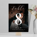 Numéro De Table Photo et monogramme noir foncé Mariage élégant<br><div class="desc">Ce numéro de table élégant serait un grand ajout à votre célébration mariage. Ajoutez facilement vos propres détails en cliquant sur l'option "personnaliser".</div>