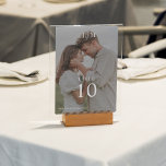 Numéro De Table Photo Mariage moderne Elegant Monogram<br><div class="desc">Monogramme Mariage moderne Numéro de tableau photo.</div>