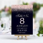 Numéro De Table Rose Gold Confetti Marine Bleu Mariage moderne<br><div class="desc">Rose Gold Confetti Marine Bleu Mariage moderne Numéro de tableau. Beau vintage  glam rose confetti d'or contre un arrière - plan bleu marine. Ce design personnalisé et moderne peut facilement être personnalisé avec vos propres détails.</div>