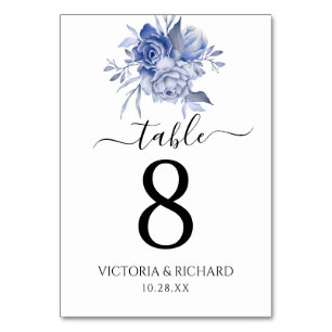 Numéro De Table roses bleues rustiques poussiéreuses et autres fle