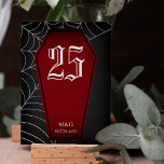 Numéro De Table Sang Rouge café Spiderweb Goth Mariage<br><div class="desc">Cartes de table Goth mariage en gris foncé et rouge sang profond avec toile d'araignée pâle,  le numéro de table dans une police gothique contre un cercueil rouge profond. Ajoutez également vos initiales et la date du mariage.</div>