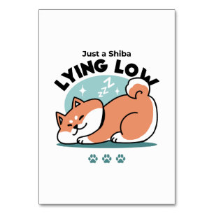 Numéro De Table Shiba Inu Art : Juste un Shiba Lying Low