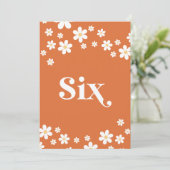 Numéro de table six pour une baby shower rétro ora (Debout devant)