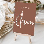 Numéro De Table Table ELEVÉE À Écriture À Main Roue<br><div class="desc">Cartes numériques simples et chic en couleur terre rouille brun et blanc faire une déclaration élégante à votre mariage ou événement. Le design comporte "table [nombre]" dans un mélange de sérigraphie classique et de lettres manuscrites. Le design se répète de part et d'autre. Cartes numérotées individuellement vendues séparément; commandez chaque...</div>