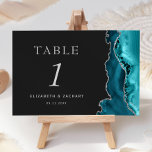 Numéro De Table Turquoise Blue Agate Argent Dark Mariage<br><div class="desc">Le bord droit de cette élégante carte de numéro de table mariage moderne comporte une bordure turquoise en aquarelle bleue,  ornée d'une parties scintillant en faux argent. Le texte personnalisable combine des polices de serif romaine gris argenté,  italique et cuivre sur un arrière - plan non noir.</div>