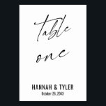 Numéro De Table Typographie contemporaine Élégante Table Un<br><div class="desc">Audacieux, simple, contemporain, élégant. Ce design vient compléter une collection croissante de pièces uniques qui attirent l'oeil et se distinguent. Utilisez les champs modèles pour modifier les détails du détenteur de place et faire de la conception votre propre. D'autres couleurs et styles sont disponibles dans cette collection. J'ai présenté une...</div>