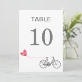 Numéro de table vélo romantique avec initiales (Debout devant)