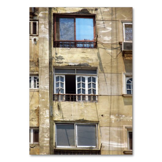 Numéro De Table Vue sur le mur avec balcons et fenêtres (Par défaut)