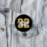 Numéro du maillot de sport noir et or<br><div class="desc">Saluez votre équipe sportive préférée, votre footballeur ou montrez votre fierté scolaire avec un bouton d'esprit personnalisé! Personnalisez avec le numéro de maillot d'un joueur ou tout autre texte personnalisé. Parfait pour le football, le basket, le baseball et les jeux de football ! Créez des broches personnalisées pour toute l'équipe,...</div>
