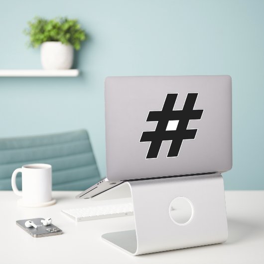Numéro Hashtag Sticker noir et blanc (Ordinateur portable sur le bureau)