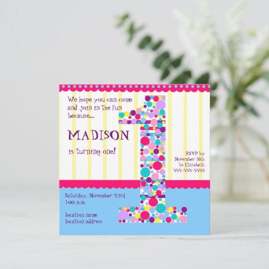 Numéro un, première invitation de fête (Debout devant)