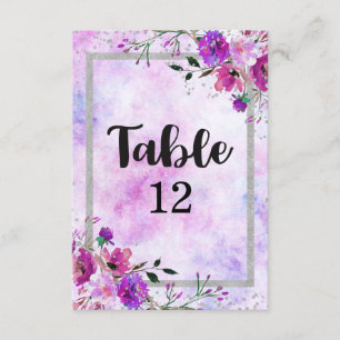 Numéros de table de mariage avec cadre floral viol