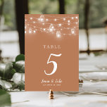 Numéros de table de Mariage de la chaîne rustique<br><div class="desc">Cartes de numéro de table mariage imprimées abordables avec un simple modèle do-it-yourself pour la personnalisation. Ce design rustique chic présente des brins de lumières clignotantes et des jarres de maçon sur un arrière - plan orange rouille. Personnalisez chaque numéro de table dont vous avez besoin et ajoutez-le à votre...</div>