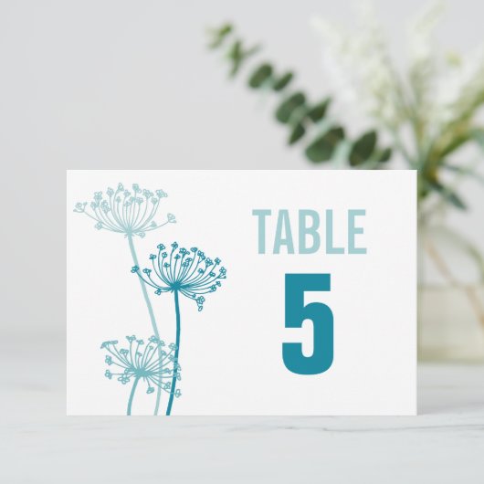 Numéros de table de mariage fleur graphique cerfeu (Debout devant)