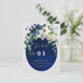 Numéros de table de mariage floraux bleu marine (Debout devant)