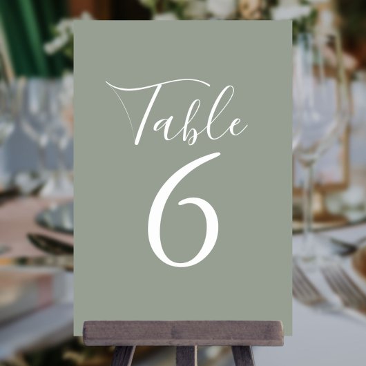 Numéros de table élégants en vert sauge en script