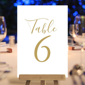 Numéros de table en écriture élégante en or