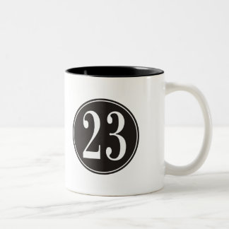 Nummer 23 - Zwarte cirkel (voorzijde) Tweekleurige Koffiemok