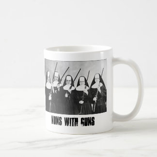 Nuns met Pistolen KoffieMok
