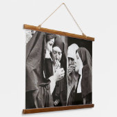 Nuns Roken  fotografie Hangend Wandkleed (Gebogen)