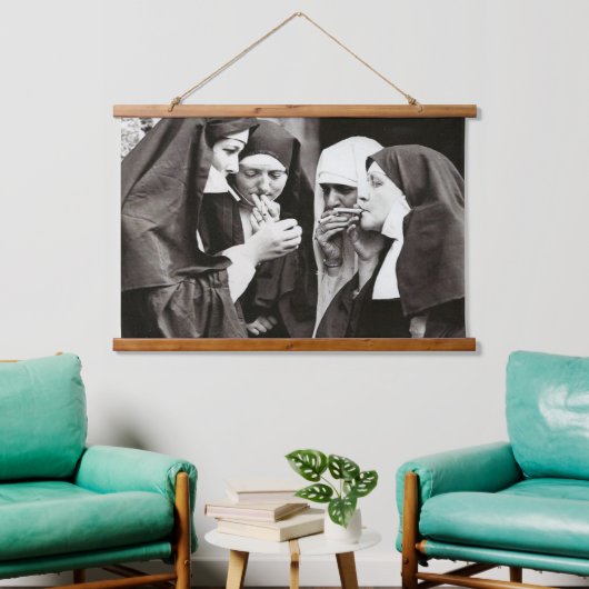 Nuns Roken  fotografie Hangend Wandkleed (Woonkamer)