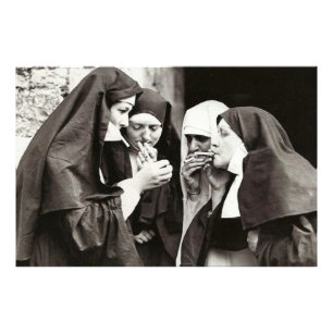NUNS ROKENDE FOTO AFDRUK