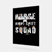 Nurse Night Shift Halloween Squad Classic T-shirt Acryl Bord (Hoek)