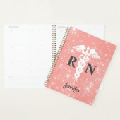 Nurse RN Caduceus Blush Pink Gepersonaliseerde naa Planner (Display)