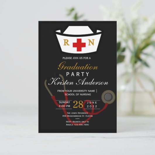 Nursing Graduation Invitation (Debout devant)