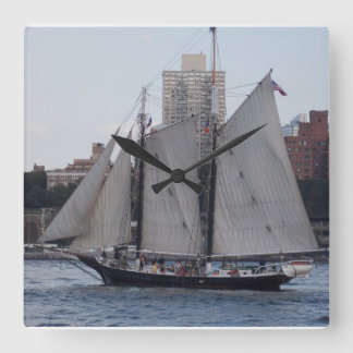 NYC Sailboot 1 Vierkante Klok