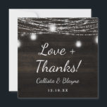 Oak Ridge Rustic Mariage Amour et Merci Carré<br><div class="desc">Oak Ridge Rustic Dark Brown Barn Wood, Sparkling Mason Jars, et Lights à cordes brillantes Conception avec des fils scintillants de lumières et jarres suspendues sur une texture de bois riche et profonde avec des accents blancs. Avec Des Polices De Script De Typographie Moderne. Un style rustique et élégant de...</div>