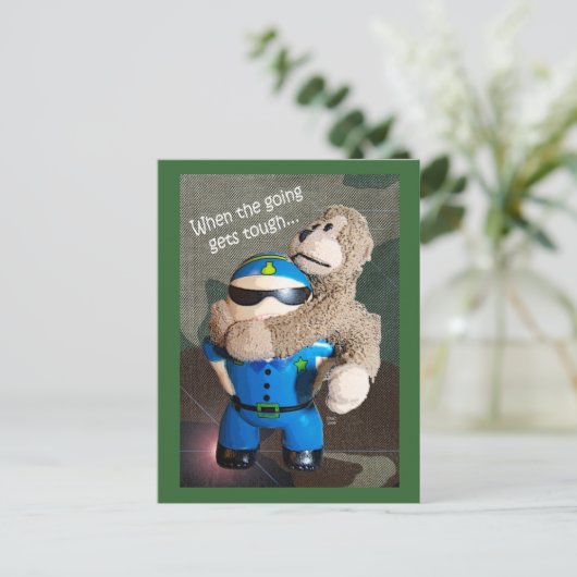 Obtenir Une Carte Postale Difficile (Debout devant)