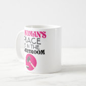 Obtention du diplôme de tasse de café d'école de (Devant gauche)