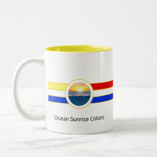 Oceaan zonsopgang met primaire kleuren & strepen T Tweekleurige Koffiemok