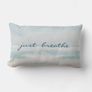 oceaanwaterverf met Just Breathe-tekst Kussen