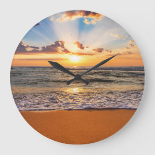 Oceaanzonsopgang, diepblauwe horizon. grote klok