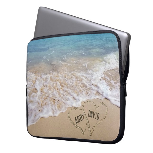 Ocean Beach Hearts met Names Laptop Sleeve (Voorkant Links)